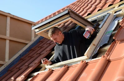 Pose de fenêtres de toit Velux à Colonne